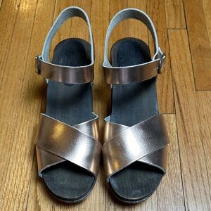 Sven Metallic Rose Gold Wooden Sandal Clogs | 42 (10)